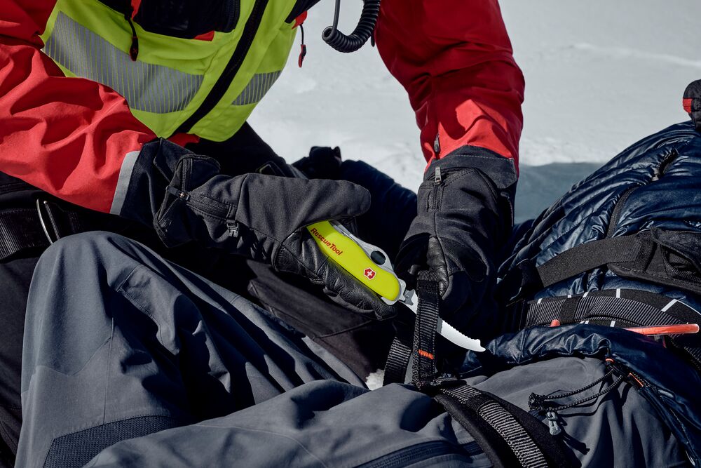 Medium_JPG-VX_SAK_Rescue_Tool_AirZermatt_Partnership__LS_3